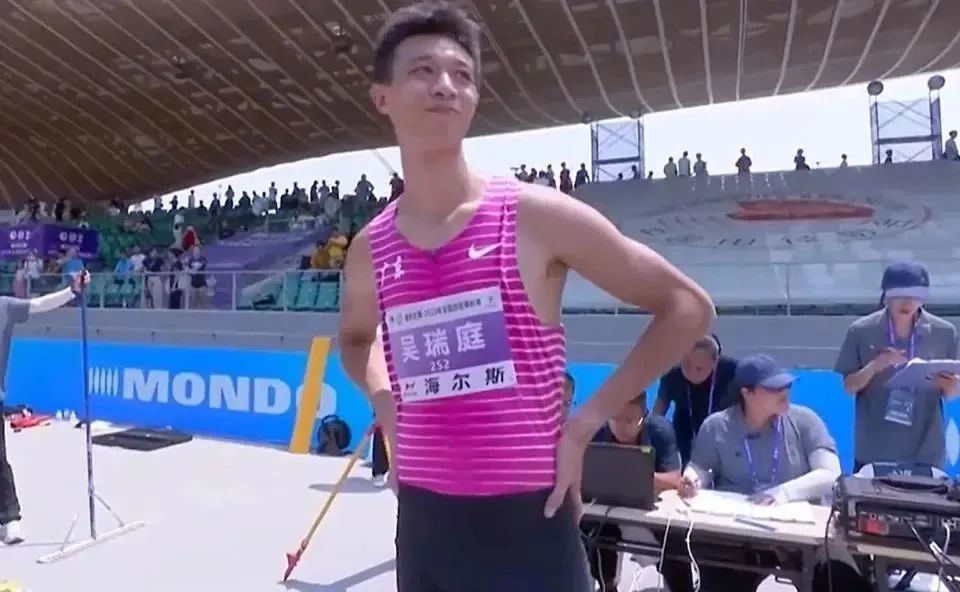 AA, 受媒体采访, 关键的第四