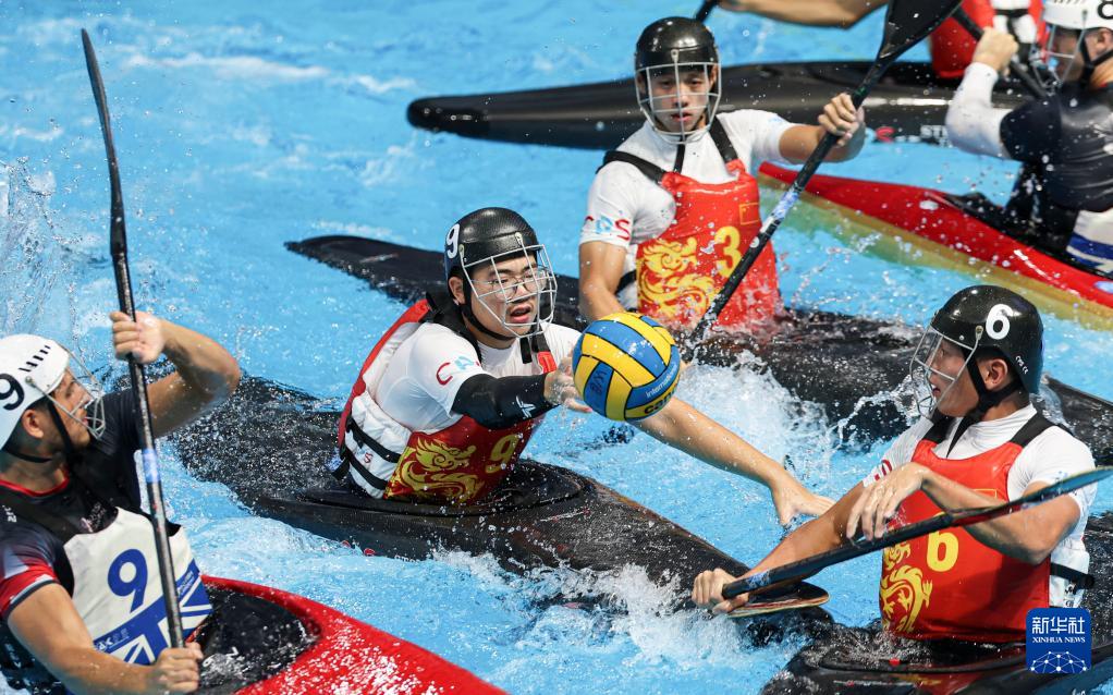 entit, 与英国队球, 新华社记者 entit, 与英国队球, 新华社记者