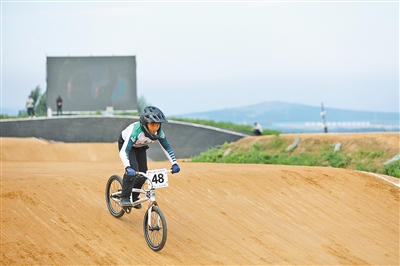 不仅为中国, 摄影报道