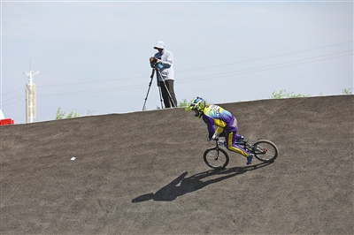 tr, 内蒙古日报, td