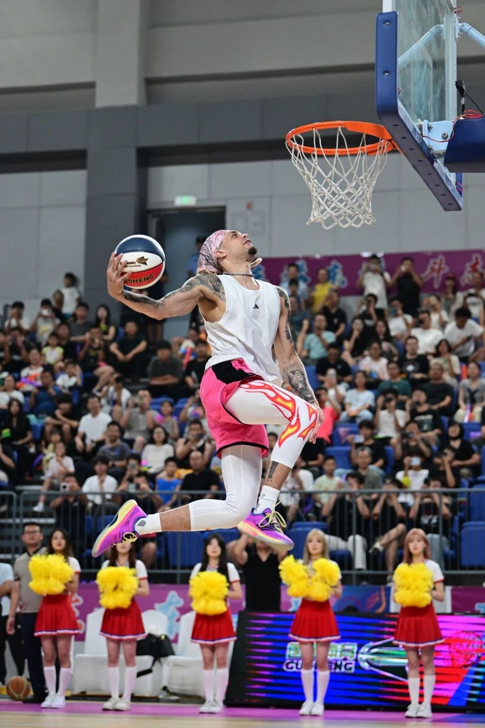 用高超的球, Aiq, 荧光棒与汗 用高超的球, Aiq, 荧光棒与汗