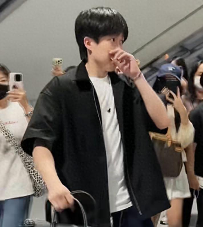 守秩序, 足签名, 过度关注使 守秩序, 足签名, 过度关注使